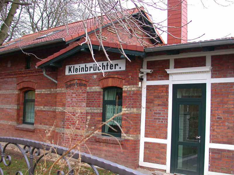 Empfangsgebäude 2003